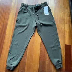 NWT LuLuLemon On the Fly Woven Jogger Sz 10- green